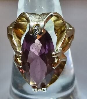 Vintage 1970s Vargas Stamped 18K H.G.E Purple Faceted Glass Big Cocktail Ring 5